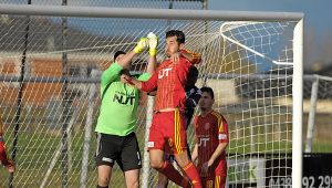 Reds hot run gives Sydenham a fighting chance