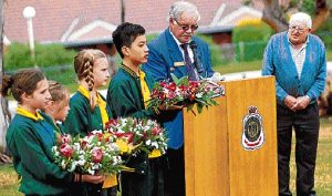 Pupils salute Diggers