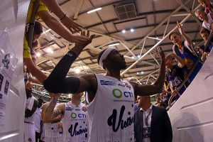 Melbourne United rattles Cairns Taipans