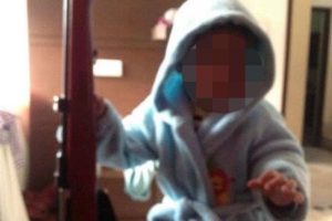 Candidate under fire over child gun photos