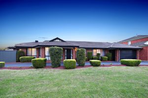 Close connections: 19 Boberrit Wynd, Sydenham, 3037