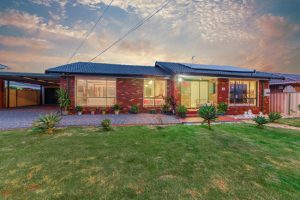 Enjoy the serenity: 4 Oakwood Road, Albanvale, 3021