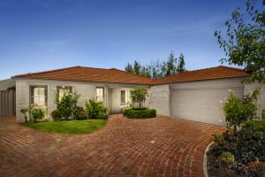 Family entertainer: 20 Mackenzie Close, Taylors Lakes, 3038