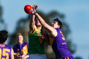 Undermanned Altona return to the summit
