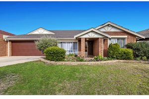 Idyllic family living: 7 Cardigan Crescent, Taylors Lakes, 3038