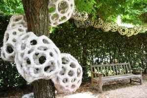 Revamping small spaces with sculptures