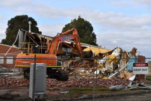 DET to continue with Sunshine school demolition post fires