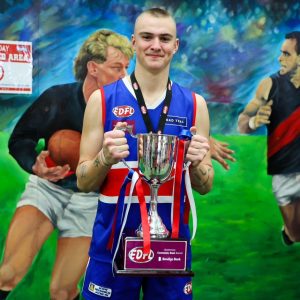 Gray re-signs at Tigers