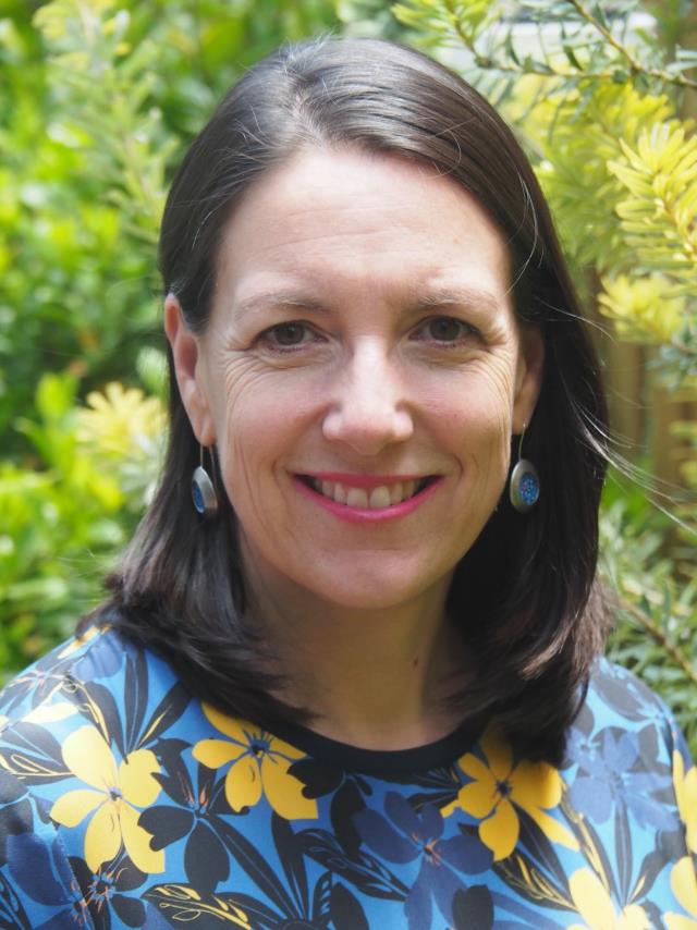 Council endorses five-year chief executive contract