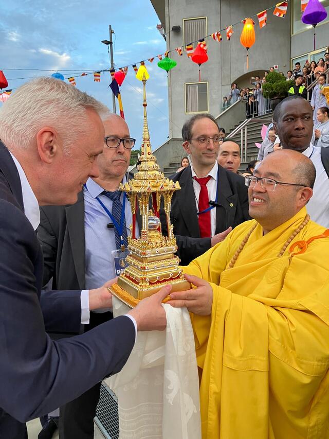 Thousands venerate sacred relics