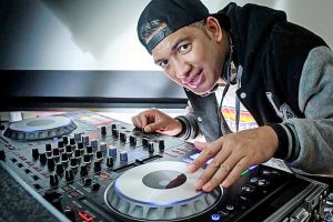 Polynesian language schools throws party to raise money