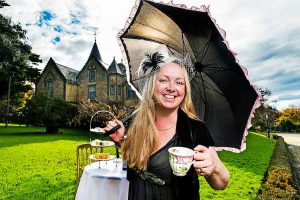 Castle lays on the charm