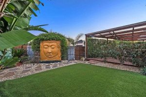 Dressed to impress: 1 Wartook Glade, Caroline Springs, 3023