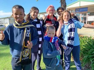 Grand sign for these kids